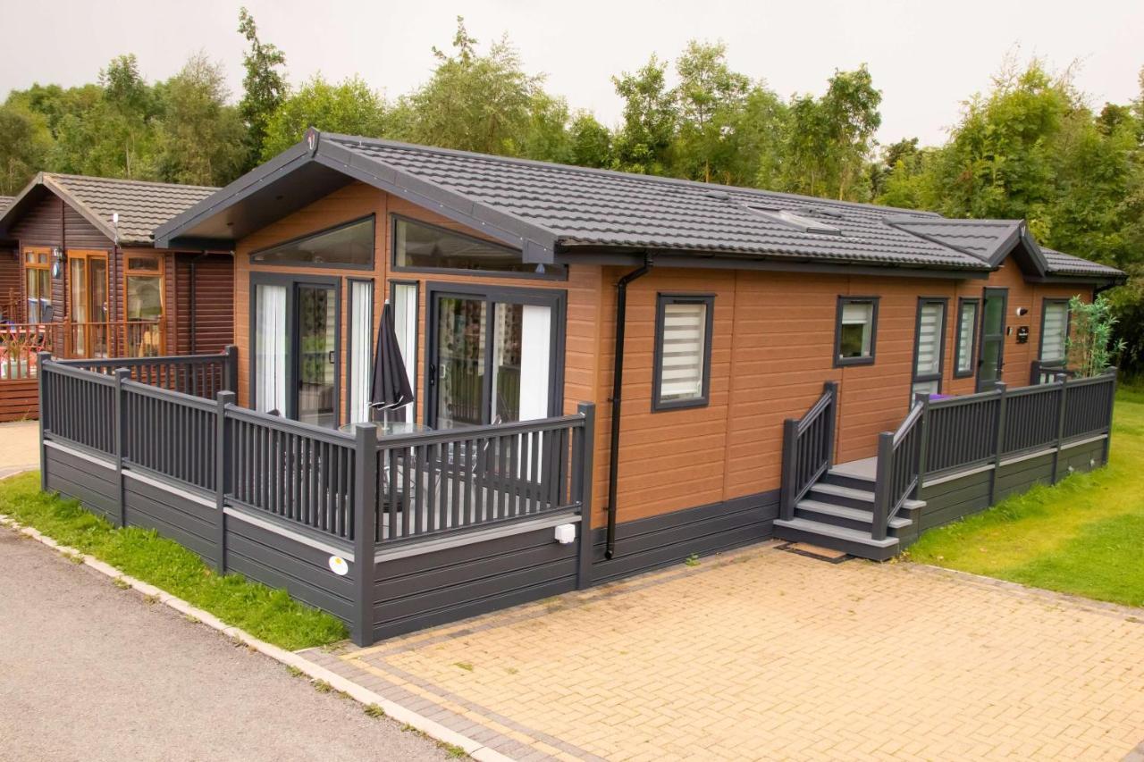 Penny Lodge With Hot Tub Malton Exterior foto
