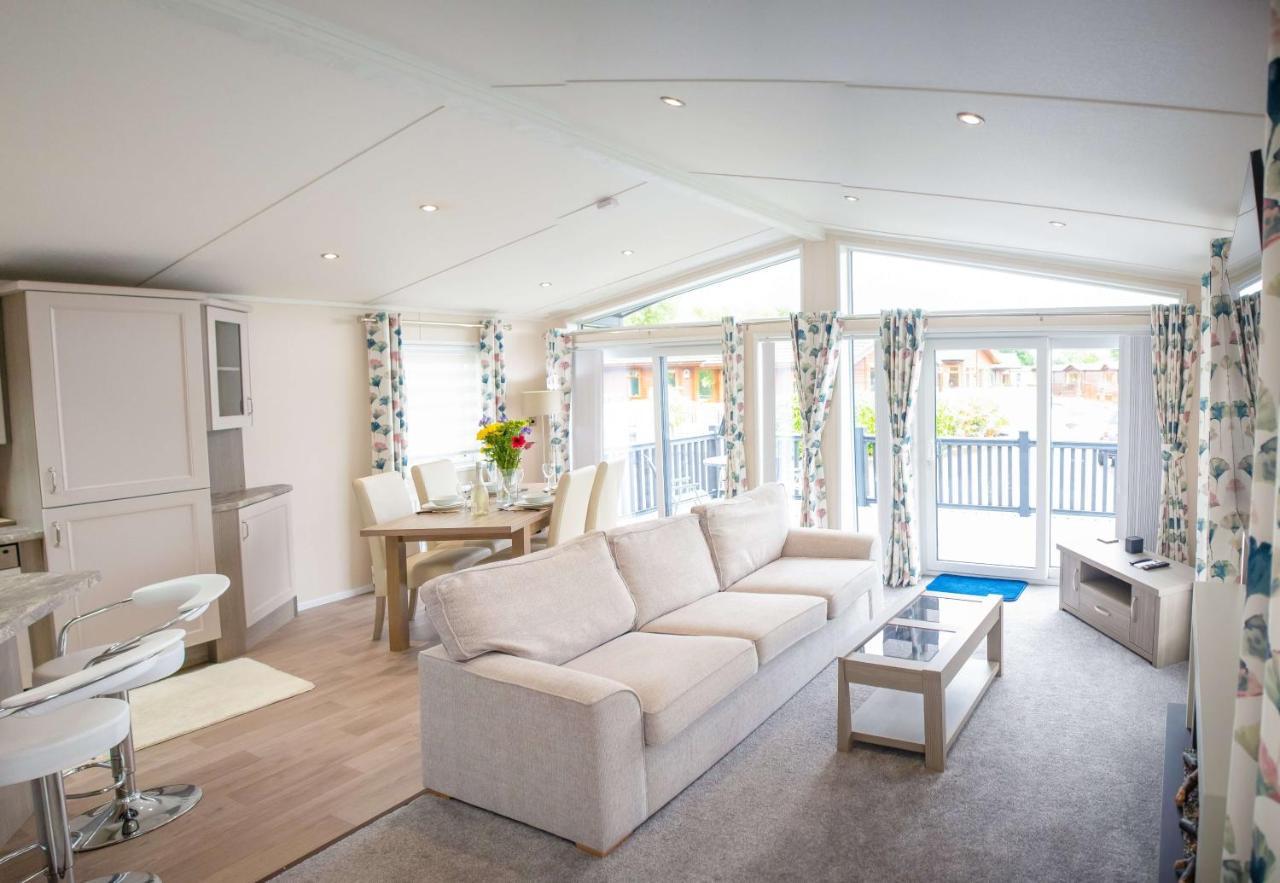 Penny Lodge With Hot Tub Malton Exterior foto